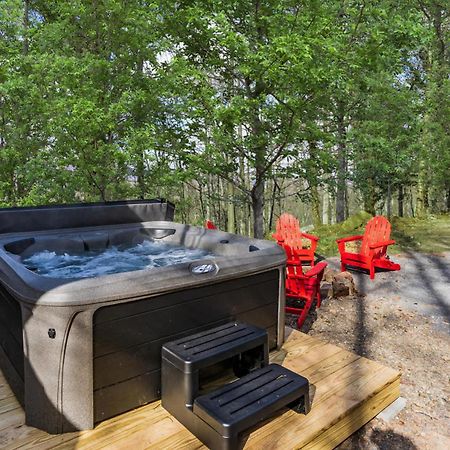 Inwood Amazing Views, Hot Tub, Fire Pit, Deck & Fireplace מראה חיצוני תמונה