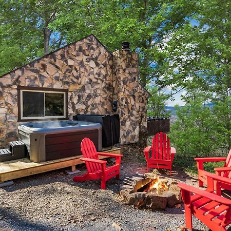 Inwood Amazing Views, Hot Tub, Fire Pit, Deck & Fireplace מראה חיצוני תמונה