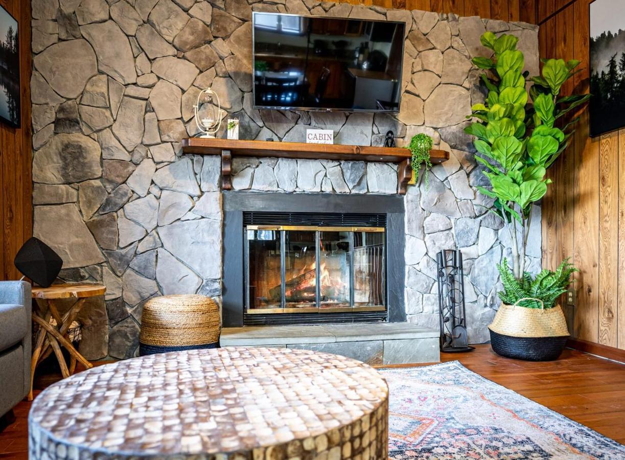 Inwood Amazing Views, Hot Tub, Fire Pit, Deck & Fireplace מראה חיצוני תמונה