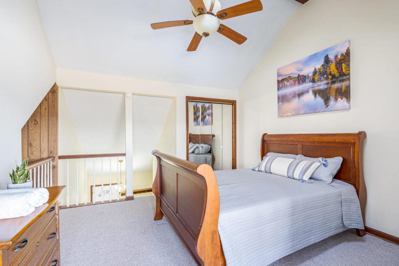 Inwood Amazing Views, Hot Tub, Fire Pit, Deck & Fireplace מראה חיצוני תמונה
