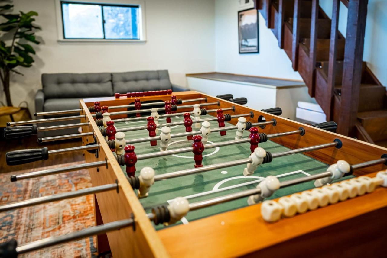 Inwood Amazing Views, Hot Tub, Fire Pit, Deck & Fireplace מראה חיצוני תמונה