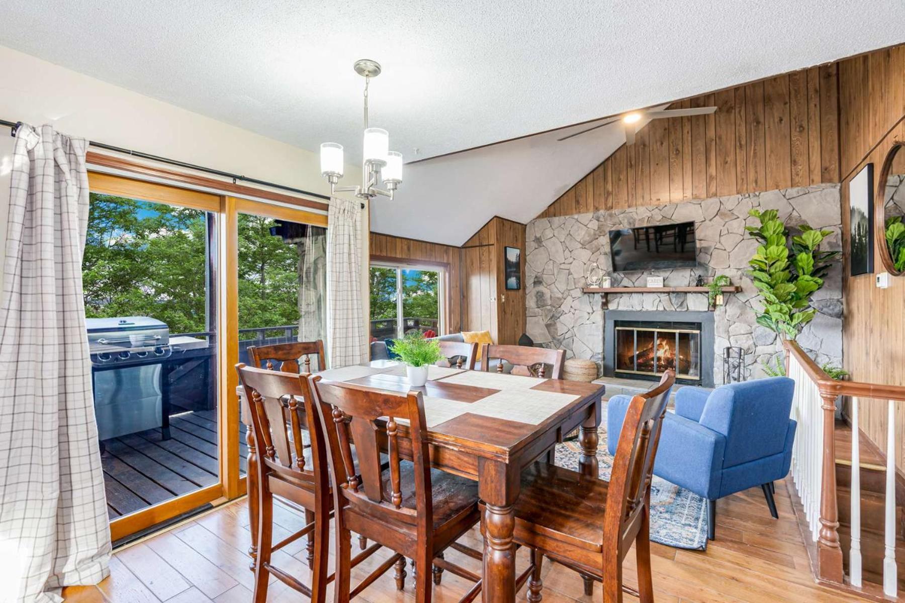 Inwood Amazing Views, Hot Tub, Fire Pit, Deck & Fireplace מראה חיצוני תמונה