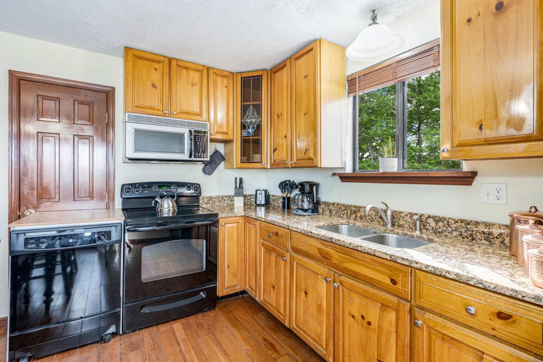 Inwood Amazing Views, Hot Tub, Fire Pit, Deck & Fireplace מראה חיצוני תמונה